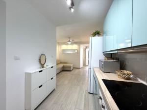 Kuchyň nebo kuchyňský kout v ubytování R39 Modern One bedroom Alcantara