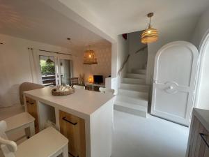 Posedenie v ubytovaní Casa con Jardín Privado, Chimenea y Piscina Comunitaria, cerca del Golfo y Playa de Pals - ES-226-31