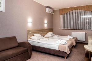 Łóżko lub łóżka w pokoju w obiekcie Hotel Aquarius Restaurant Wellness Spa