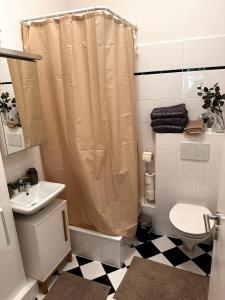 Et badeværelse på Luxusapartment am Kurpark