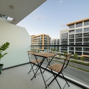 Balkón nebo terasa v ubytování Cozy Rental Studio in Azizi Riviera Dubai