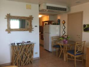Η κουζίνα ή μικρή κουζίνα στο Optimum Oasis - Royal Retreats at Maho Beach Studio