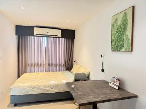 Postel nebo postele na pokoji v ubytování Utopia Central Kathu Condo