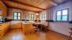 A kitchen or kitchenette at Almliesl UTTE-652