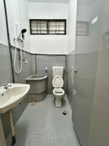 a bathroom with a toilet and a sink at CozySukun40#6pax#Netflix#NearIconCity#BukitMertajam in Bukit Mertajam +23 photos
