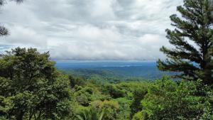 Φωτογραφία από το άλμπουμ του Terabithia - Cabaña de Ensueño en Cerro Azul con Vistas Espectaculares σε Los Altos de Cerro Azul
