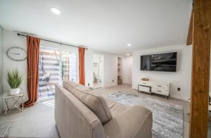 Μια τηλεόραση ή/και κέντρο ψυχαγωγίας στο Studio 1 Ashbrook