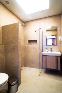 Ένα μπάνιο στο Cheers Porthouse