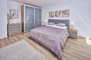 Postel nebo postele na pokoji v ubytování 2 Bedrooms, 2 Bathrooms & Garden