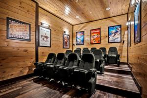 Foto sihtkohas Pleasant Hill asuva majutusasutuse Stunning Cabin with Indoor Pool, Pool Table and Hot-tub in Sevierville, Tennessee galeriist +63 fotot