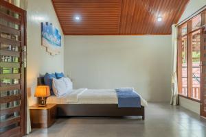 The Hawk's Nest Resort客房内的一张或多张床位