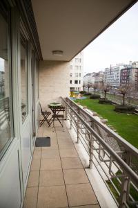 Rõdu või terrass majutusasutuses Flat at the Danube with wellness
