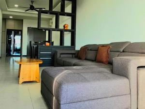 Posezení v ubytování Enjoy the Unblocked Seaview 超大海景房 5mins to Paddy Fields and Pantai Redang