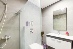 Ένα μπάνιο στο Luxurious apartment in Eclat +40 φωτογραφίες