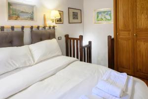 a bedroom with a white bed with white pillows at Puccini Flat in Rome