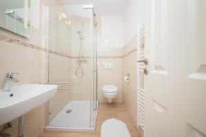 Koupelna v ubytování Appartementhaus Schleiblick + 37 fotografií