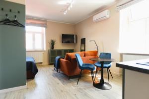 TV a/nebo společenská místnost v ubytování Apartamenty Rynek 12 + 60 fotografií
