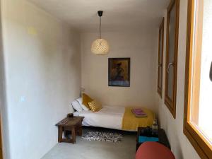 Postel nebo postele na pokoji v ubytování Masia Katmandu