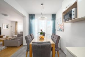 Posezení v ubytování Comfortable Apartment