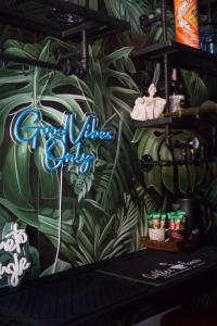 Majutusasutuses Tropical Vibes Hostel olev sertifikaat, autasu, silt või muu dokument