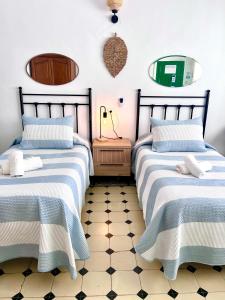 Postel nebo postele na pokoji v ubytování Hostal El Faro