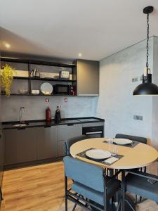 a kitchen and dining room with a table and chairs at Fisherman's View in Aveiro