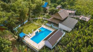 Bazén v ubytování V-Relaxing Resort nebo v jeho okolí + 28 fotografií