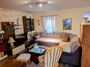 Posezení v ubytování Apartment Kameni dvori + 18 fotografií