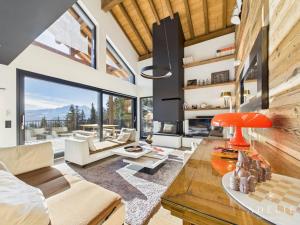 Posezení v ubytování Luxueux chalet avec piscine, sauna et parking à La Rosière pour 10 personnes - FR-1-398-633
