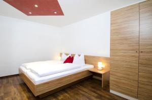 A bed or beds in a room at Ambiente Appartements