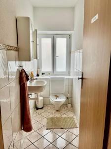 Ένα μπάνιο στο Suhr House +6 φωτογραφίες