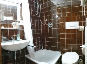 Koupelna v ubytování Garni Hotel Adler Post