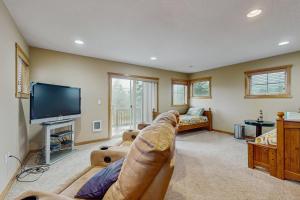 TV a/nebo společenská místnost v ubytování Cape Kiwanda Hideaway