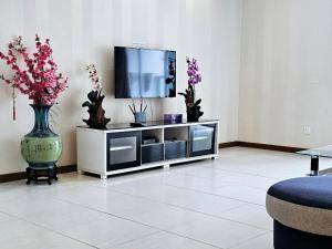 Televisyen dan/atau pusat hiburan di Extra Big Unit with Paddy Field View and 5 mins to Sekinchan attractions