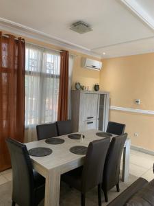 Η κουζίνα ή μικρή κουζίνα στο Pôlinéo Résidence +9 φωτογραφίες