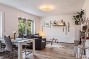 a living room with a table and a couch at Ferienwohnung Im Kleinen Feld in Waldeck