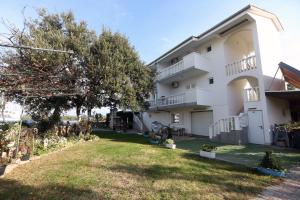 Το κτήριο όπου στεγάζεται  το διαμέρισμα +28 φωτογραφίες