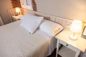 Ein Bett oder Betten in einem Zimmer der Unterkunft Hotel Puerto Arnela