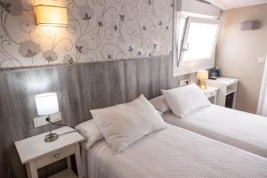 Ein Bett oder Betten in einem Zimmer der Unterkunft Hotel Puerto Arnela