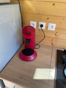 a red blender sitting on top of a counter at Chalet Disney 25min linge compris in La Celle-sur-Morin