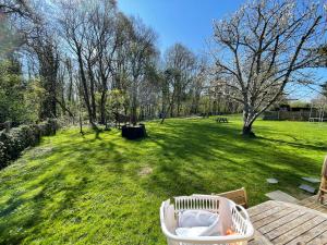 a basket sitting on a table in a grass field at Chalet Disney 25min linge compris in La Celle-sur-Morin