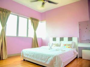 a pink bedroom with a bed with a ceiling fan at 7楼紫钞屋 Comfy Purple House with Beautiful Seaview and Paddy Field View in Sekincan