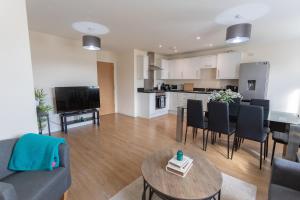 Køkken eller tekøkken på Modern 2 Bedroom Apartment in Kidlington, Near Oxford Airport & Blenheim Palace