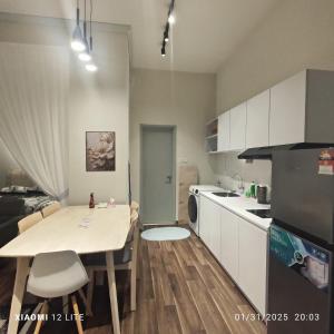 Kuchyň nebo kuchyňský kout v ubytování AZ Mahkota Valley Suites studio + 13 fotografií
