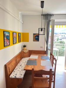 a dining room with a wooden table and chairs at Casa Rio - Relax on Lake Como with Wi-Fi and Air Conditioning in Colico