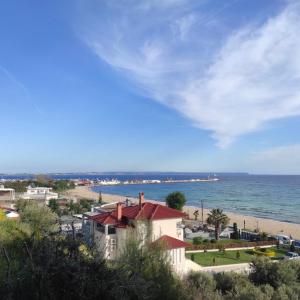 a view of the beach and the ocean at The Vintage House in Nea Moudania