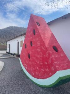 Nespecifikovaný výhled na hory nebo výhled na hory při pohledu z penzionu – hostince
