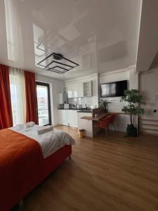 Ένα ή περισσότερα κρεβάτια σε δωμάτιο στο Signature Promenada Hotel-Apartments 2 +100 φωτογραφίες