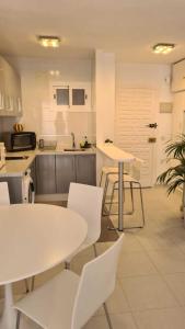 Kuchyňa alebo kuchynka v ubytovaní Benalmadena Jupiter - Lovely 1Bedroom Apartment