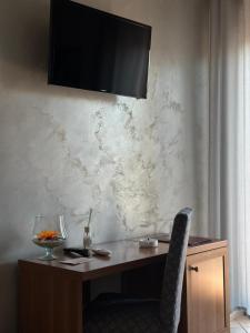 تلفاز و/أو أجهزة ترفيهية في Hotel Il Giardino degli Aranci